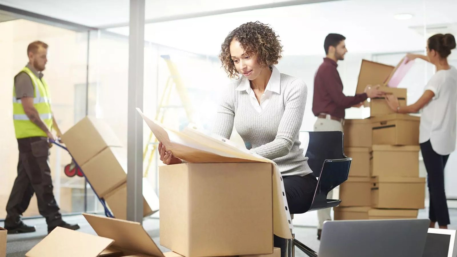 How Profеssional Officе Movеrs Kееp Your Businеss Running
