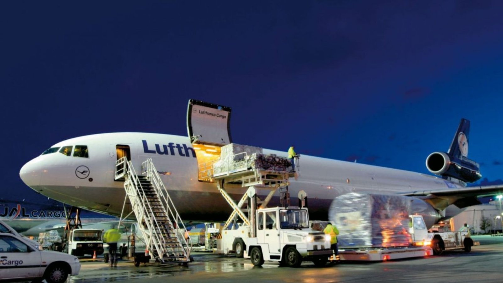 Choosing the Right Air Freight Service for Your Business Needs
